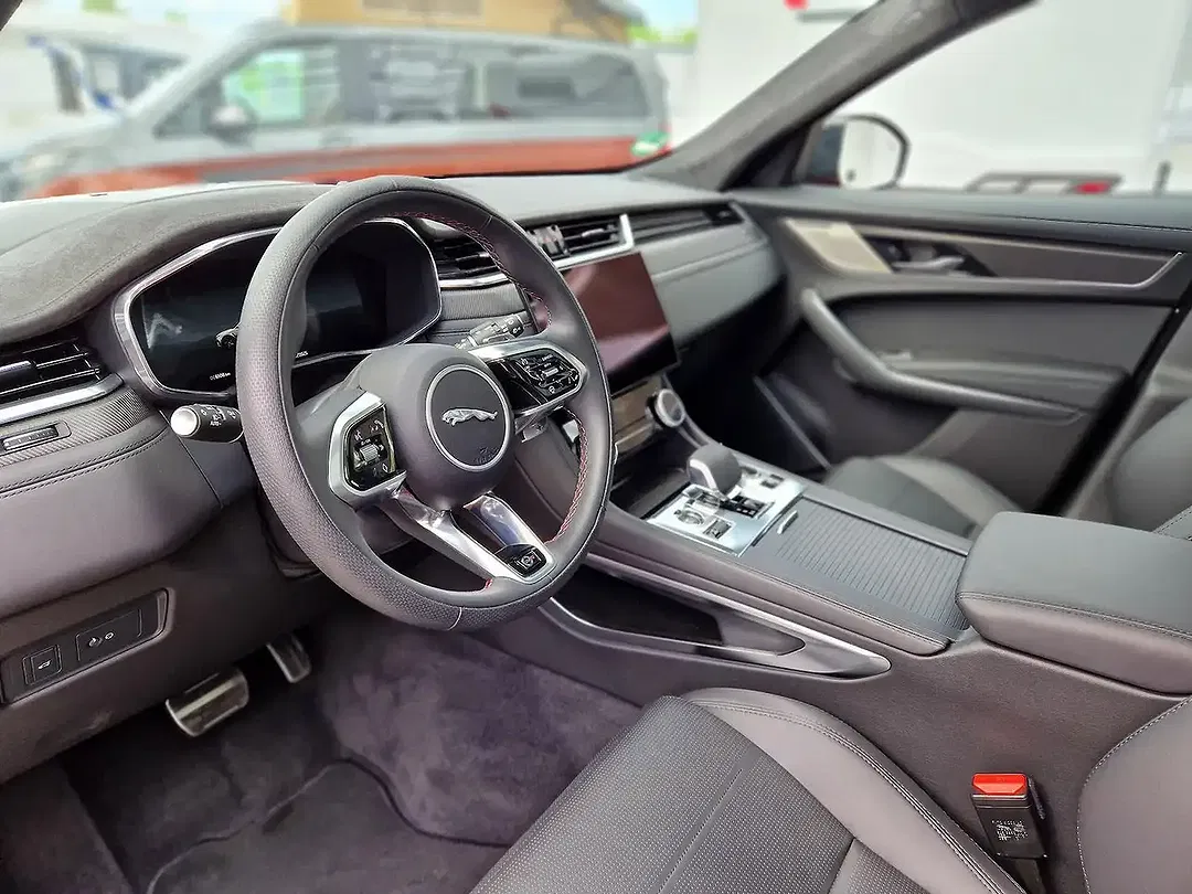 Jaguar F-Pace - Thumbnail 14