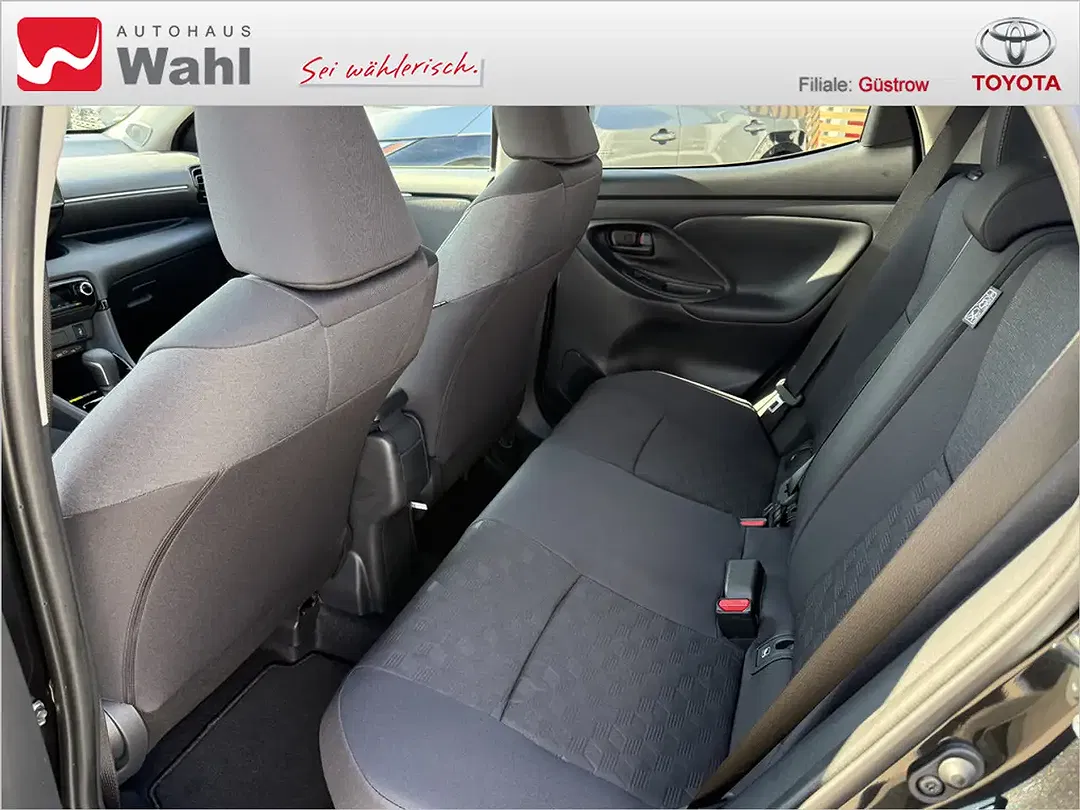 Toyota Yaris - Thumbnail 12