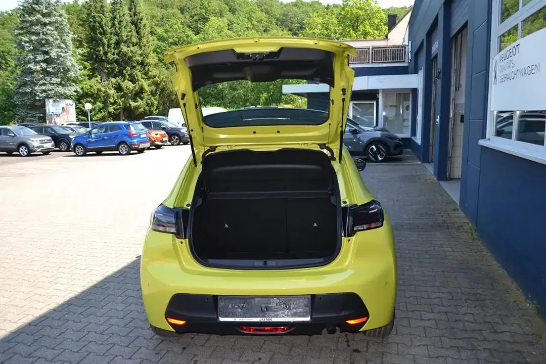 Peugeot 208 - Thumbnail 11