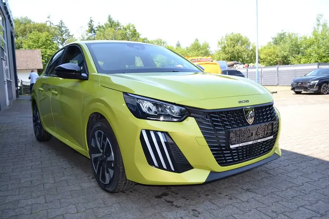 Peugeot 208 - Thumbnail 3
