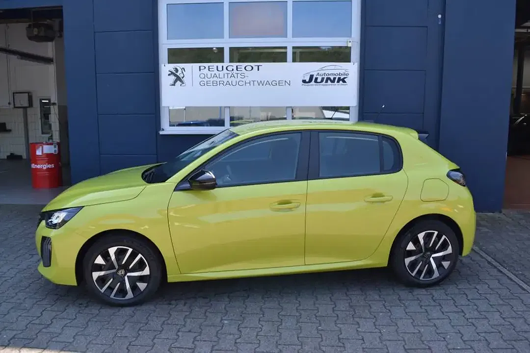 Peugeot 208 - Thumbnail 4