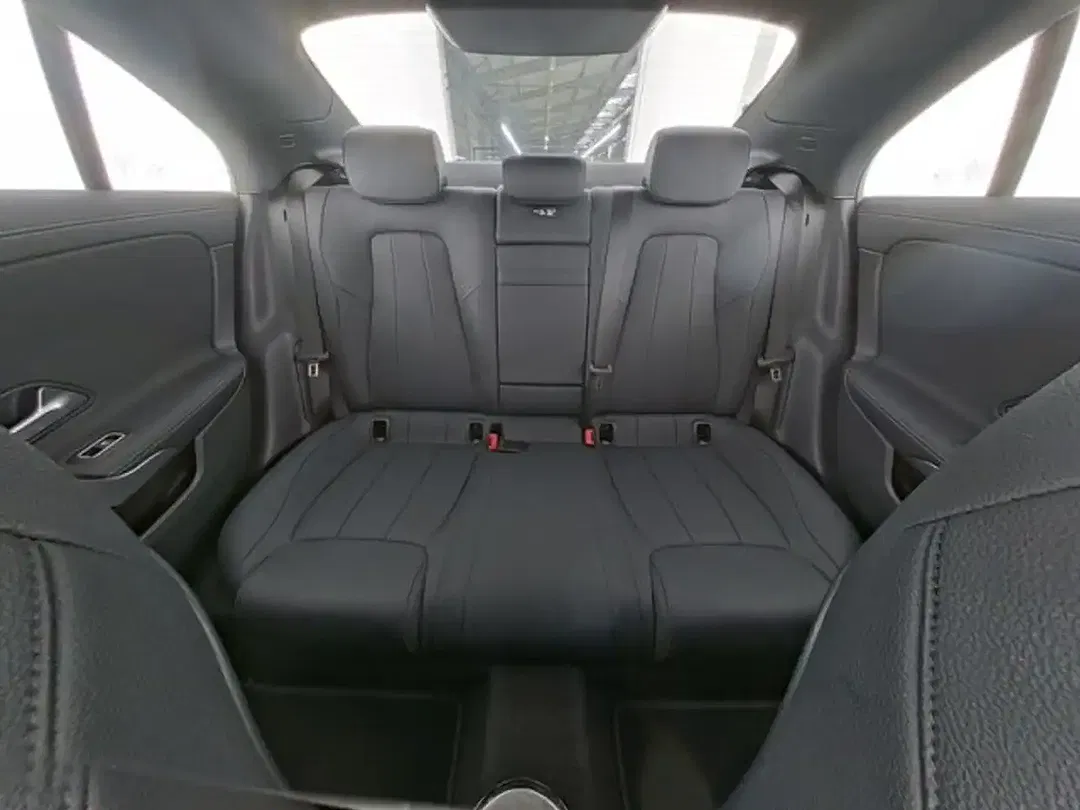 Mercedes-Benz CLA 180 - Thumbnail 8