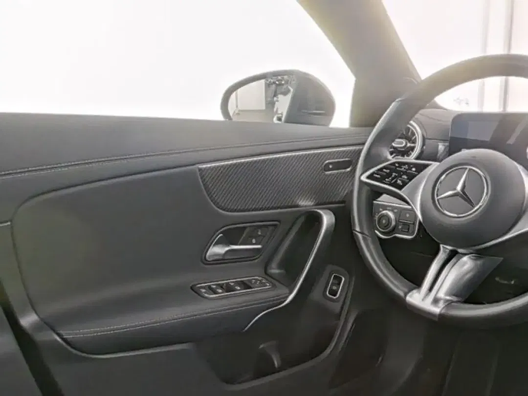 Mercedes-Benz CLA 180 - Thumbnail 9