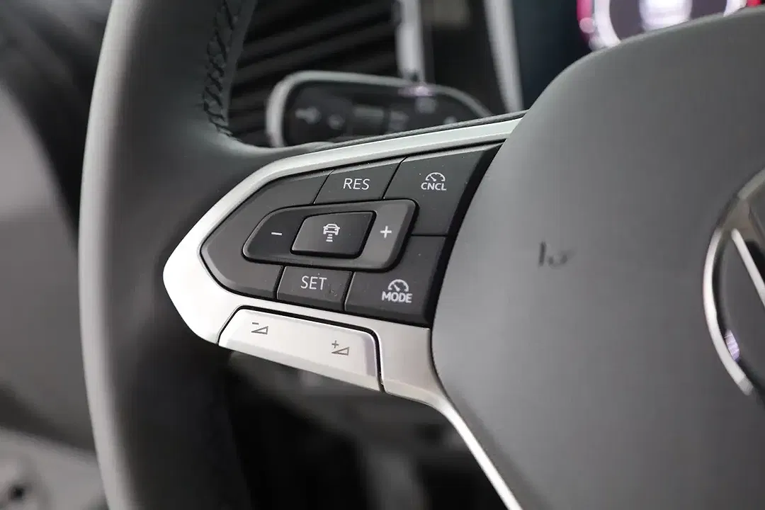 Volkswagen Tiguan - Thumbnail 13