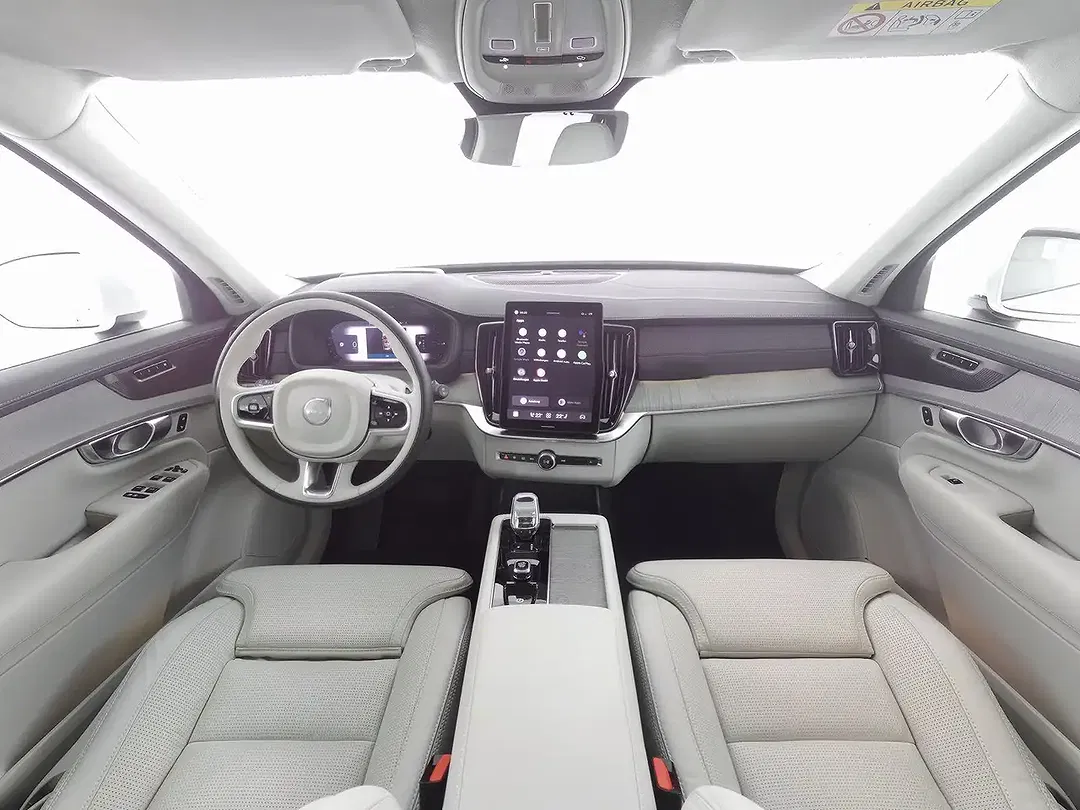 Volvo XC90 - Thumbnail 3
