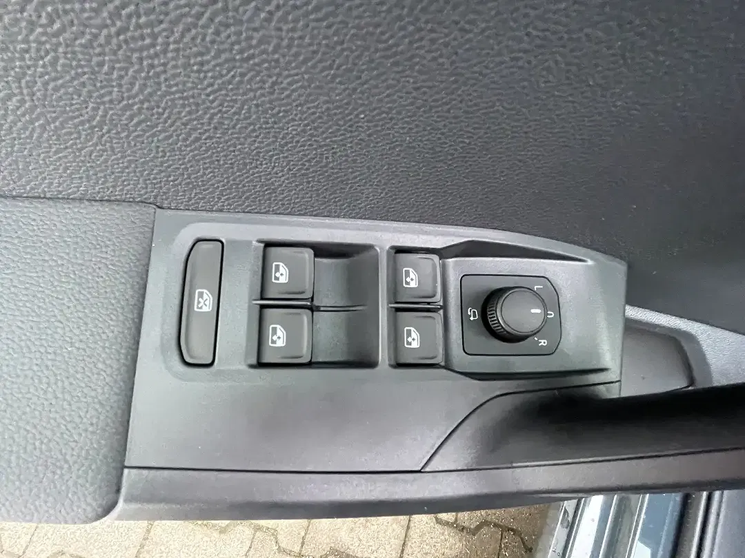 SEAT Arona - Thumbnail 11