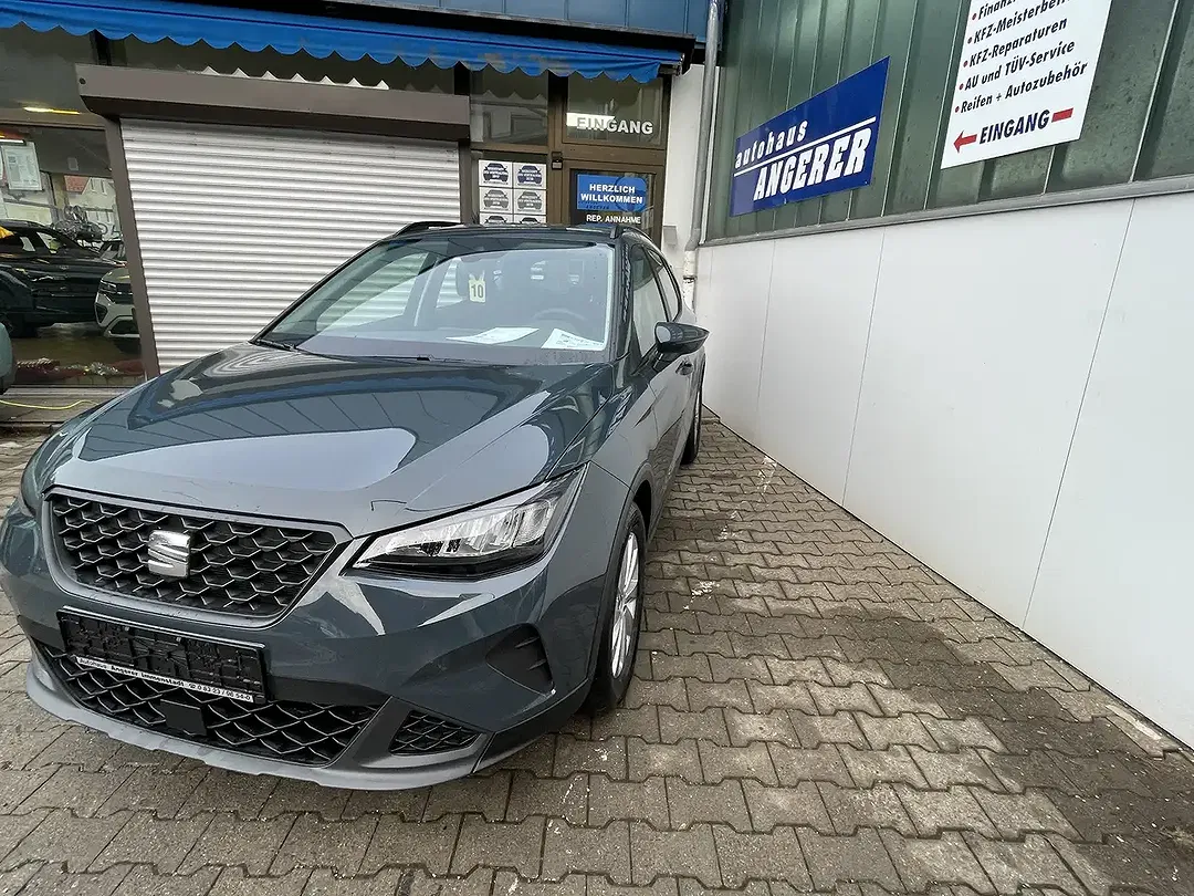 SEAT Arona - Thumbnail 4