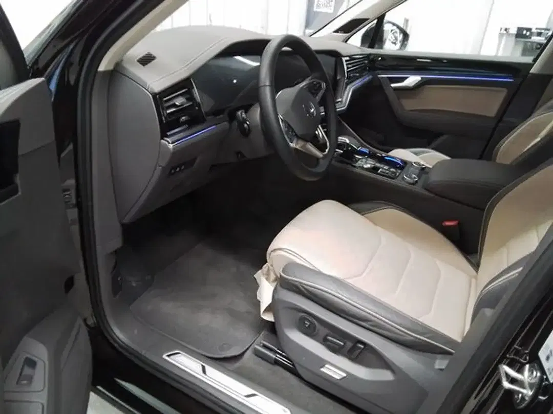 Volkswagen Touareg - Thumbnail 5
