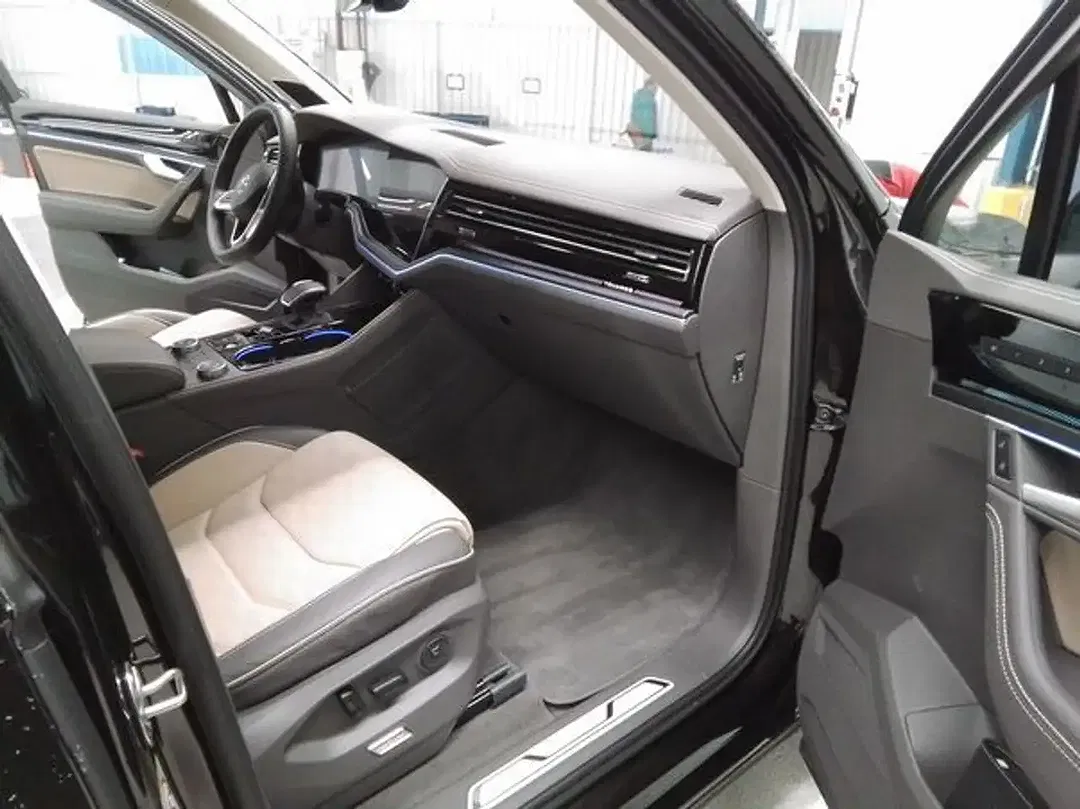 Volkswagen Touareg - Thumbnail 7