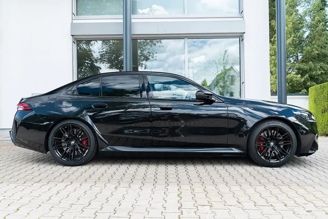 BMW M5 - Thumbnail 4