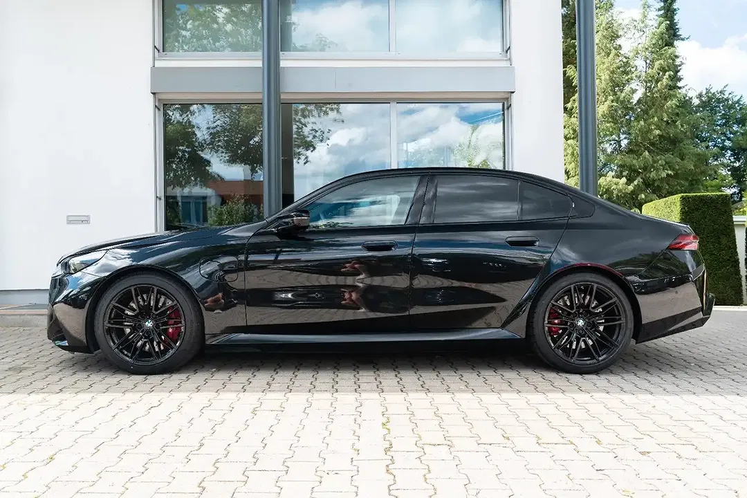 BMW M5 - Thumbnail 8