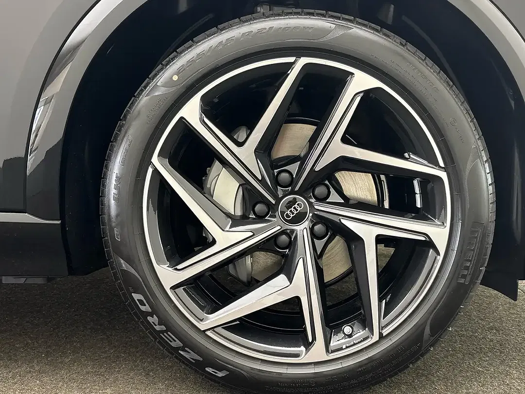 Audi Q6 e-tron - Thumbnail 6