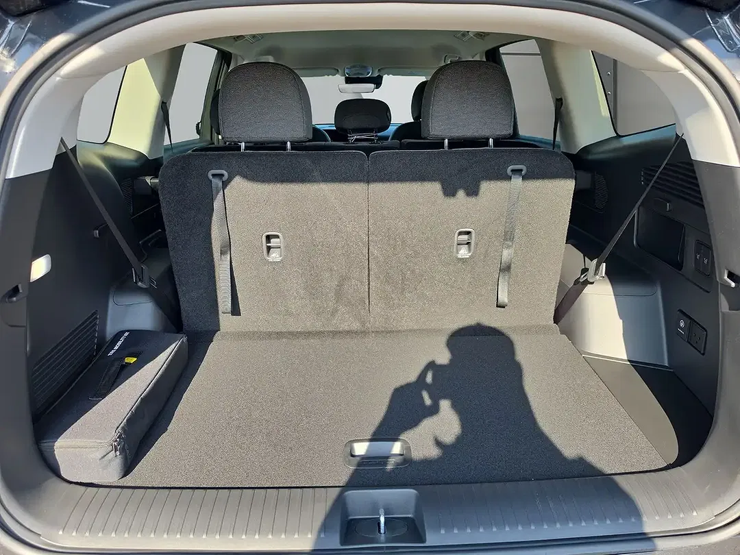 Hyundai IONIQ 9 - Thumbnail 9