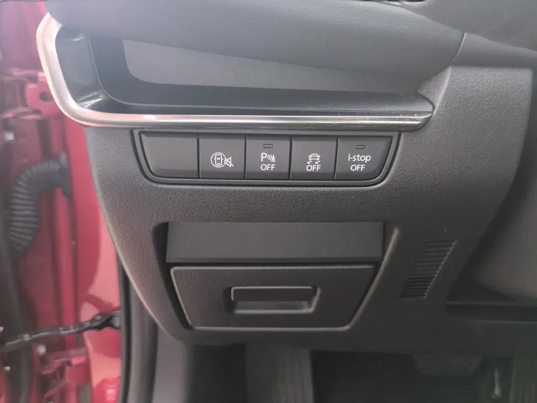 Mazda 3 - Thumbnail 11