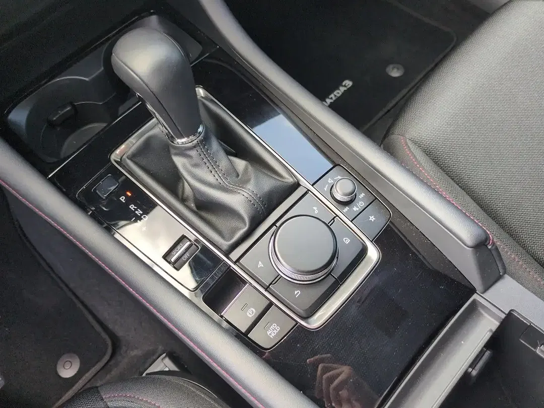 Mazda 3 - Thumbnail 12