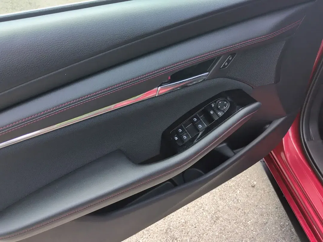 Mazda 3 - Thumbnail 5