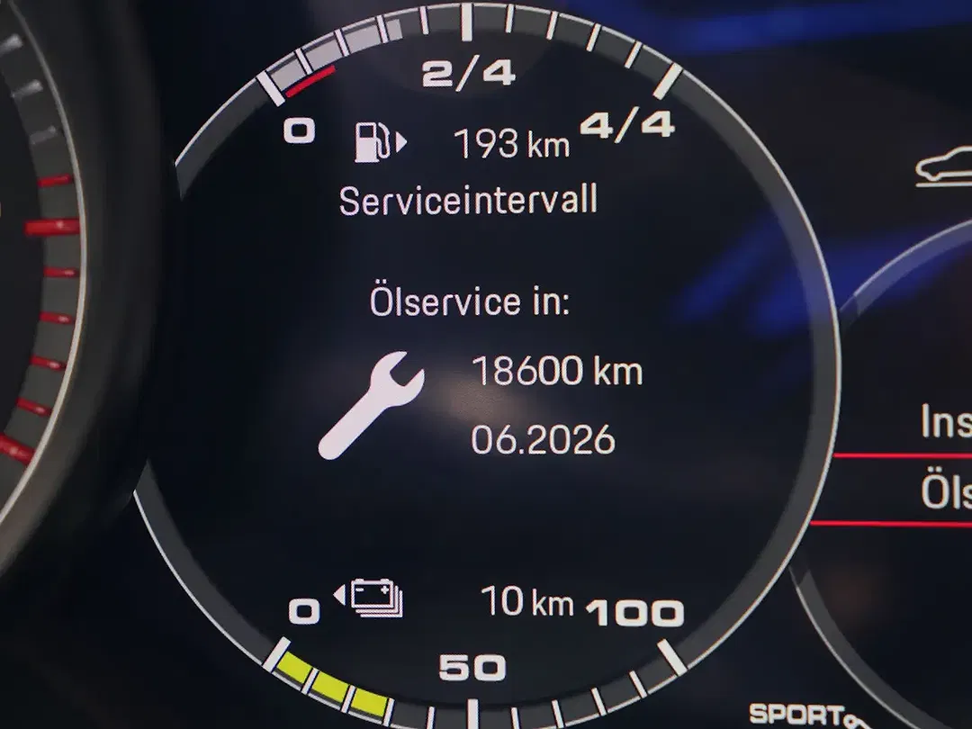 Porsche Cayenne - Thumbnail 30