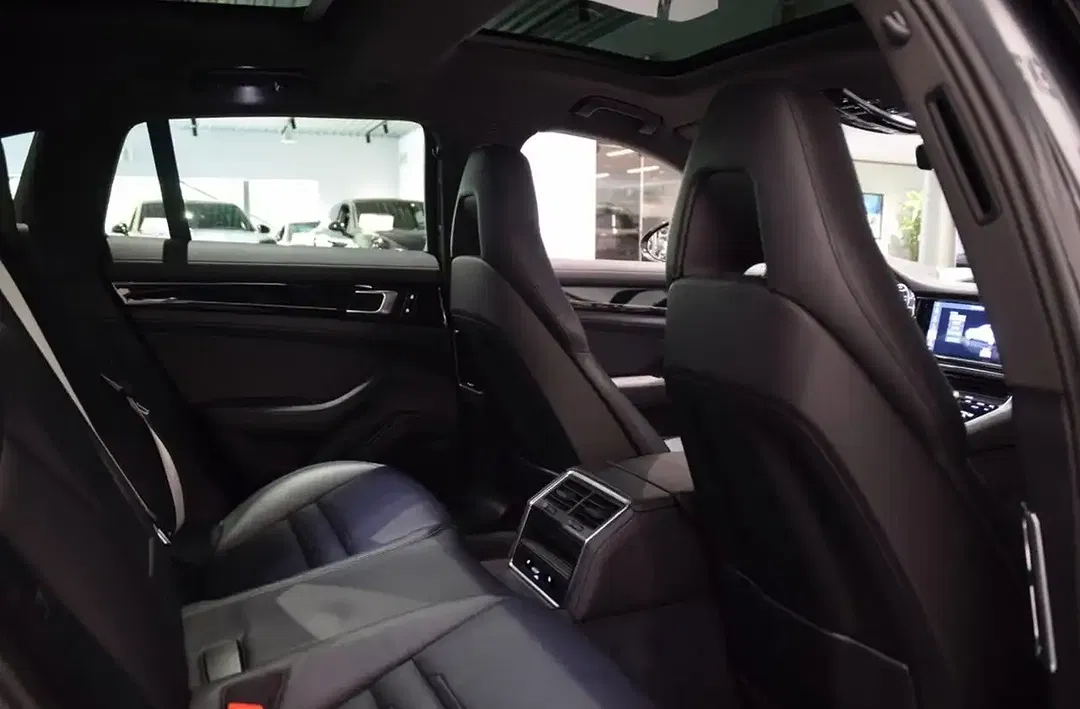 Porsche Panamera - Thumbnail 10
