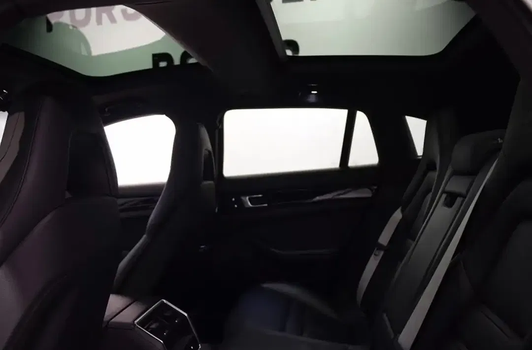 Porsche Panamera - Thumbnail 11