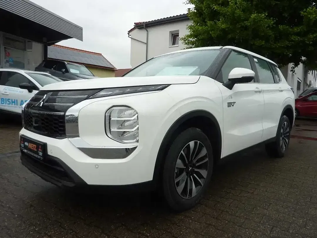 Mitsubishi Outlander - Thumbnail 3