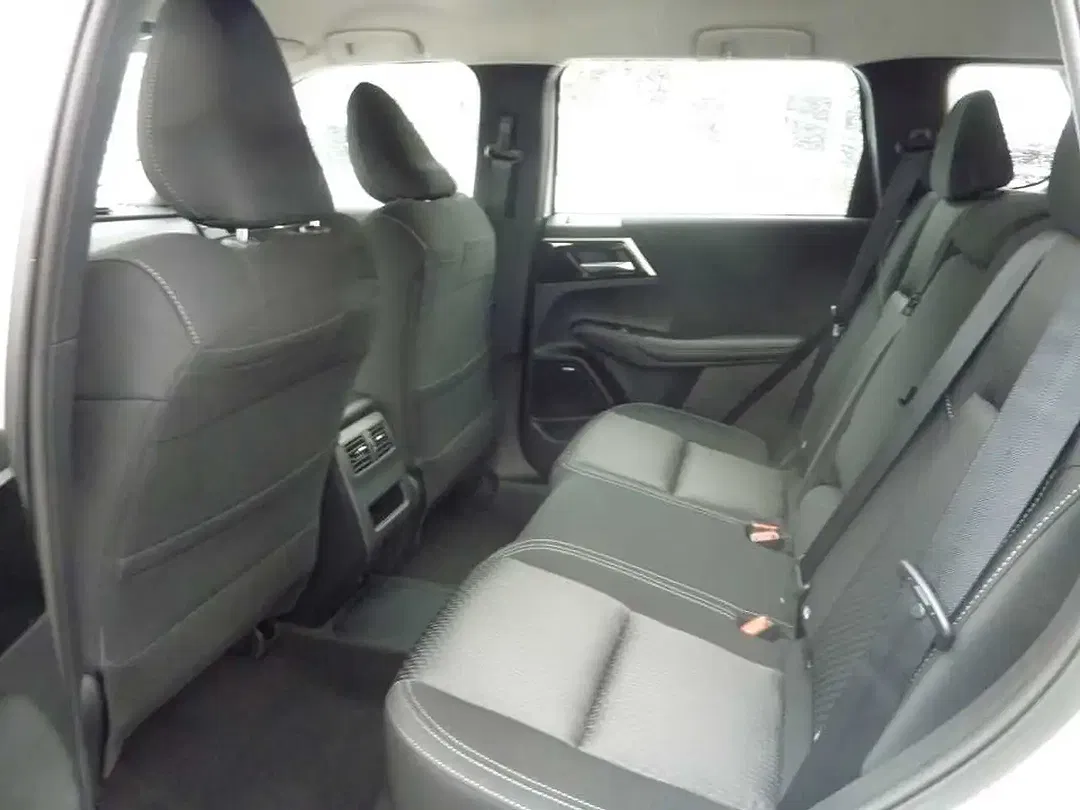 Mitsubishi Outlander - Thumbnail 8