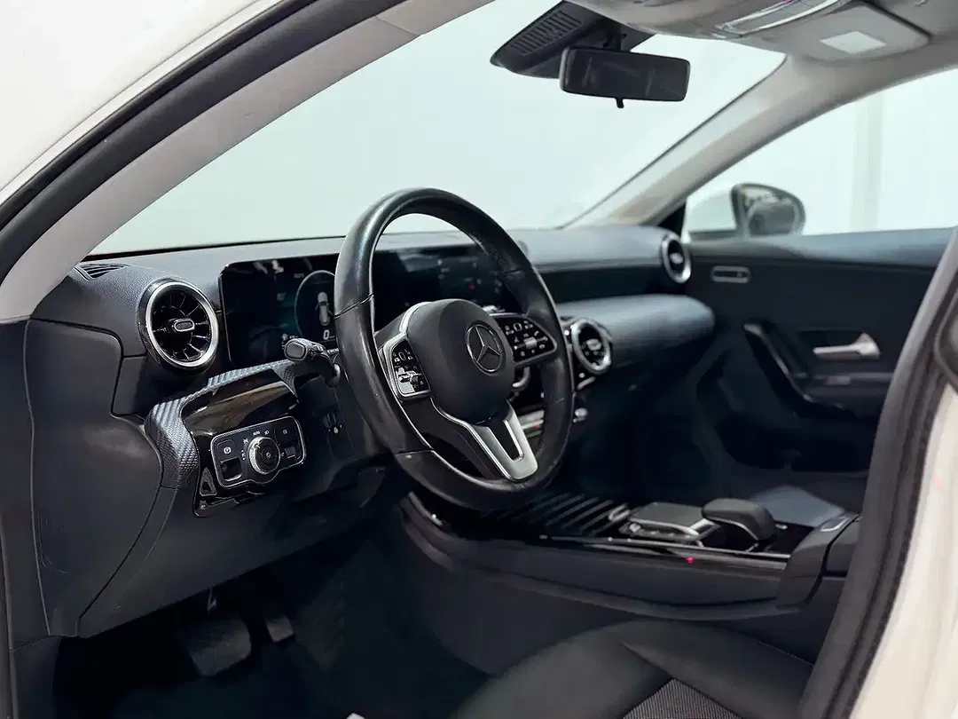 Mercedes-Benz CLA 200 - Thumbnail 10