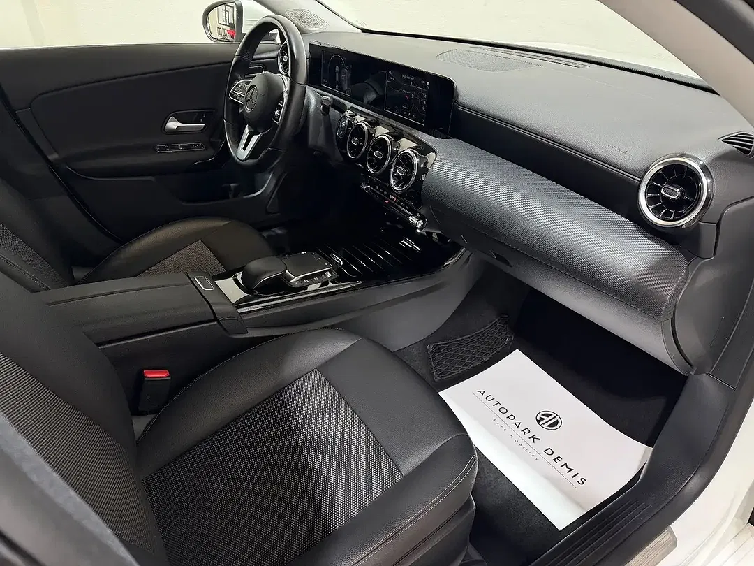 Mercedes-Benz CLA 200 - Thumbnail 13