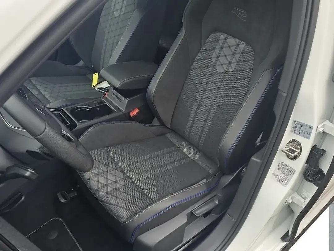 Volkswagen Golf - Thumbnail 2