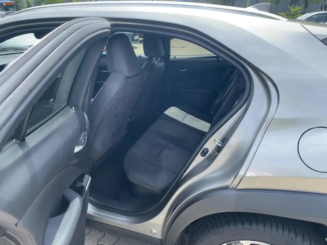Lexus UX 250h - Thumbnail 11