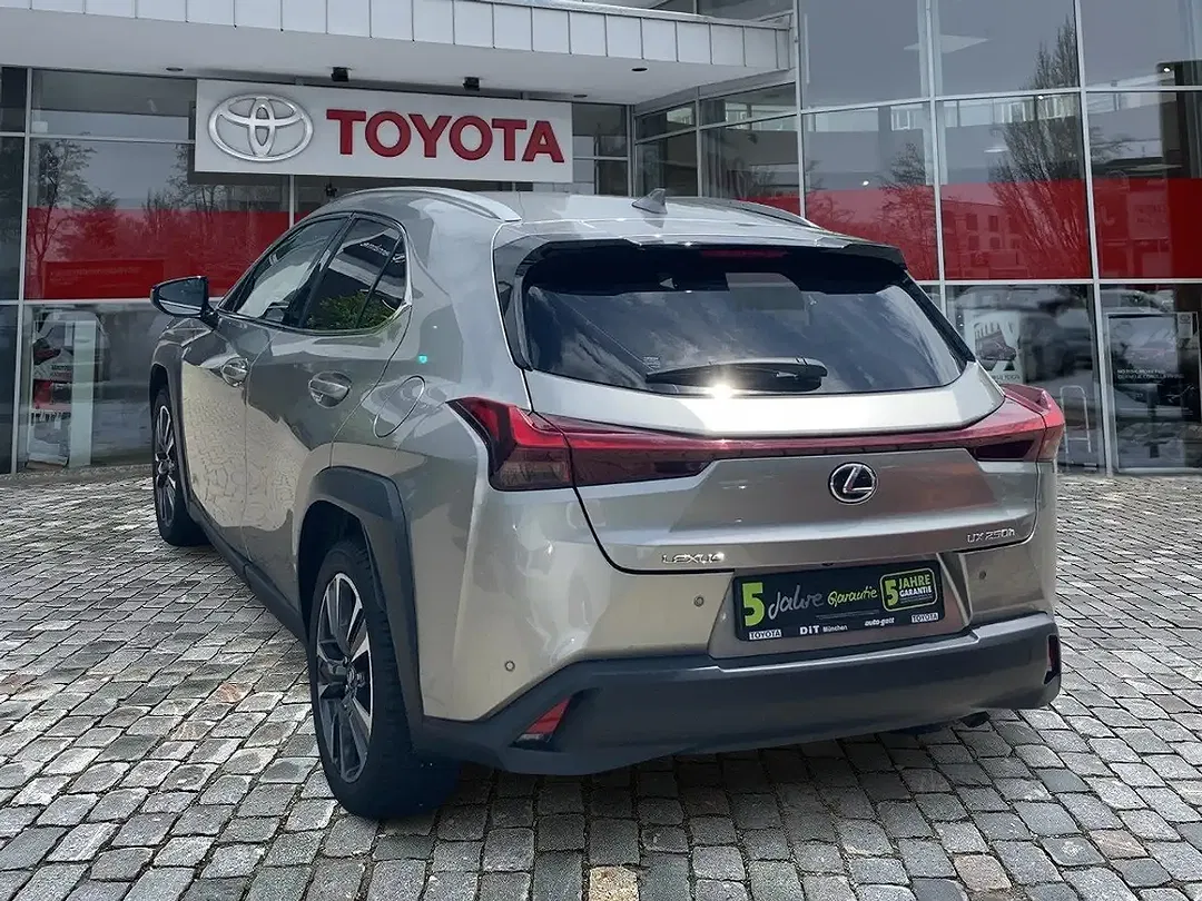Lexus UX 250h - Thumbnail 5