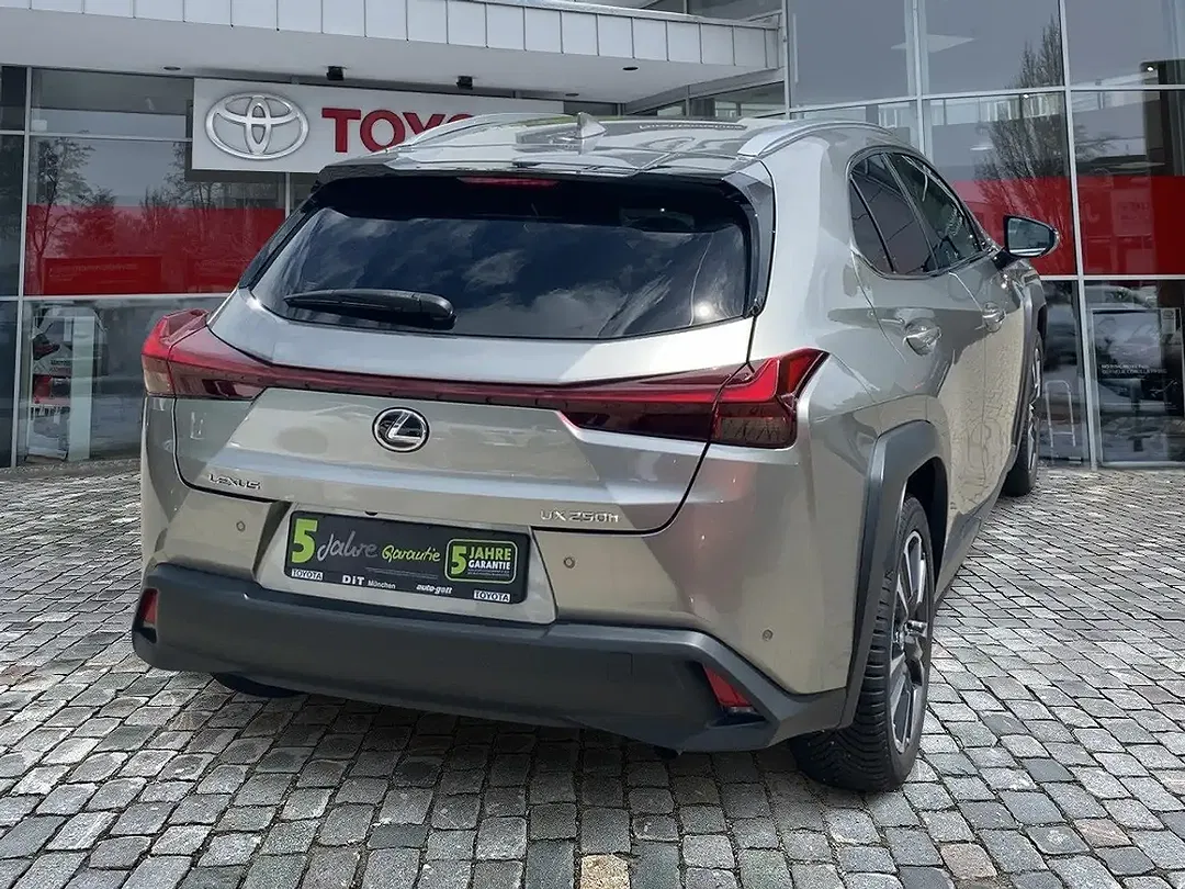 Lexus UX 250h - Thumbnail 6