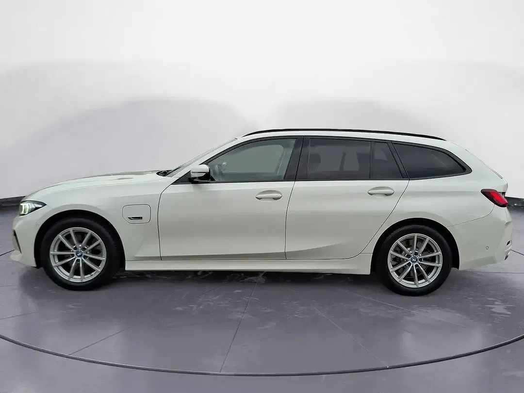 BMW 320 - Thumbnail 3