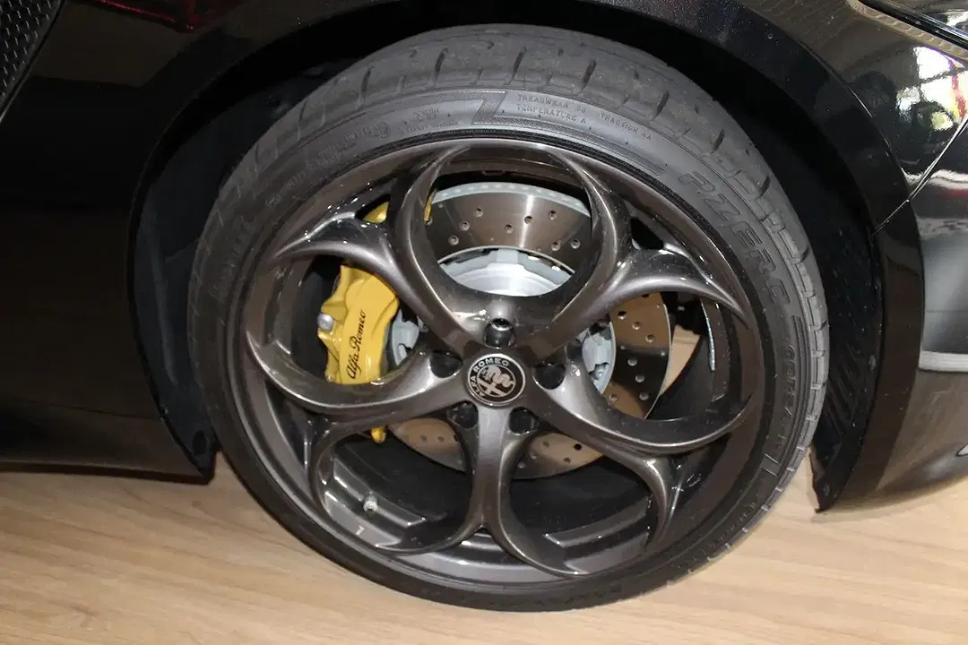 Alfa Romeo Giulia Quadrifoglio - foto 12