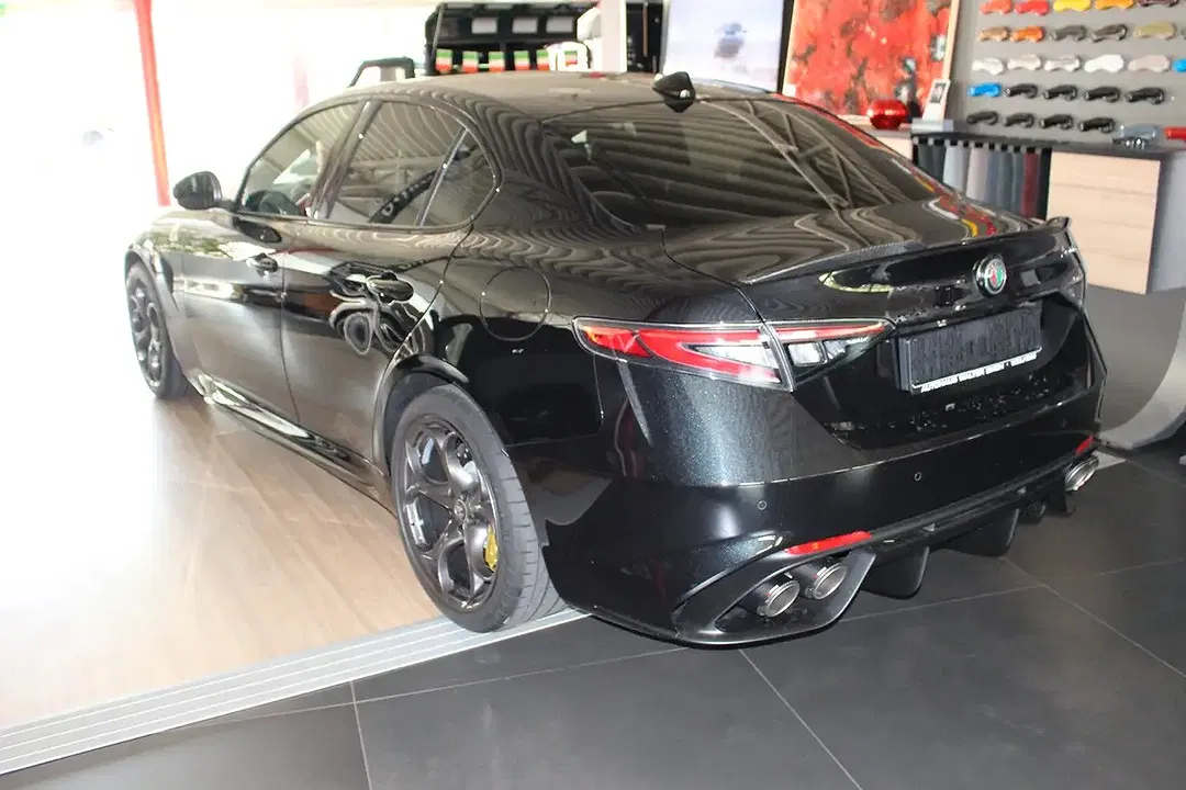Alfa Romeo Giulia - Thumbnail 3
