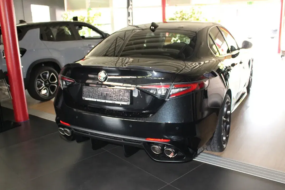 Alfa Romeo Giulia - Thumbnail 4
