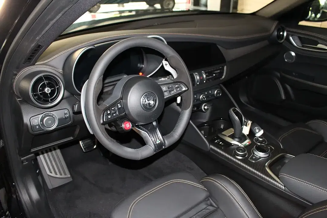 Alfa Romeo Giulia - Thumbnail 7
