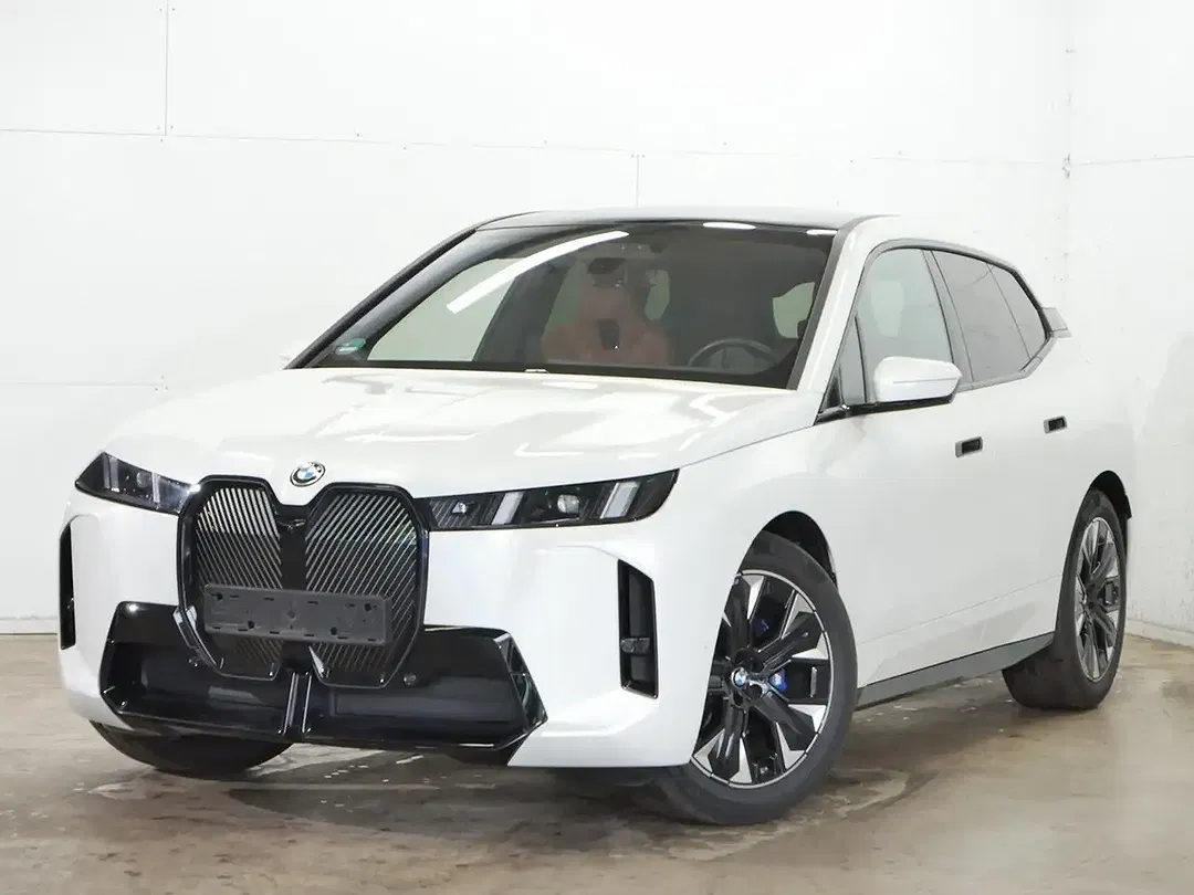 BMW iX - Thumbnail 1