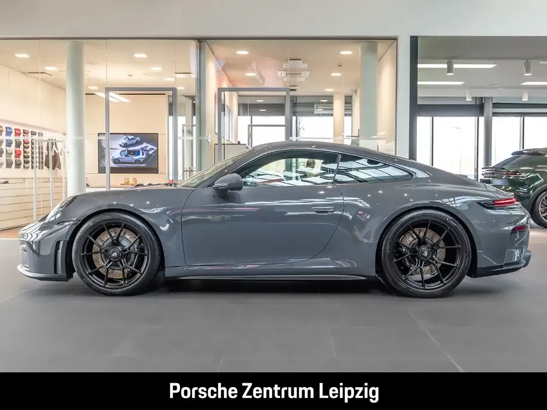 Porsche 992 GT3 Touring - foto 2