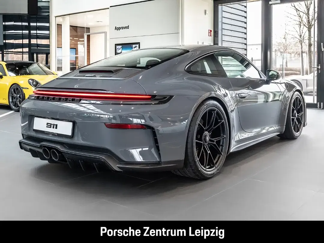 Porsche 992 - Thumbnail 6