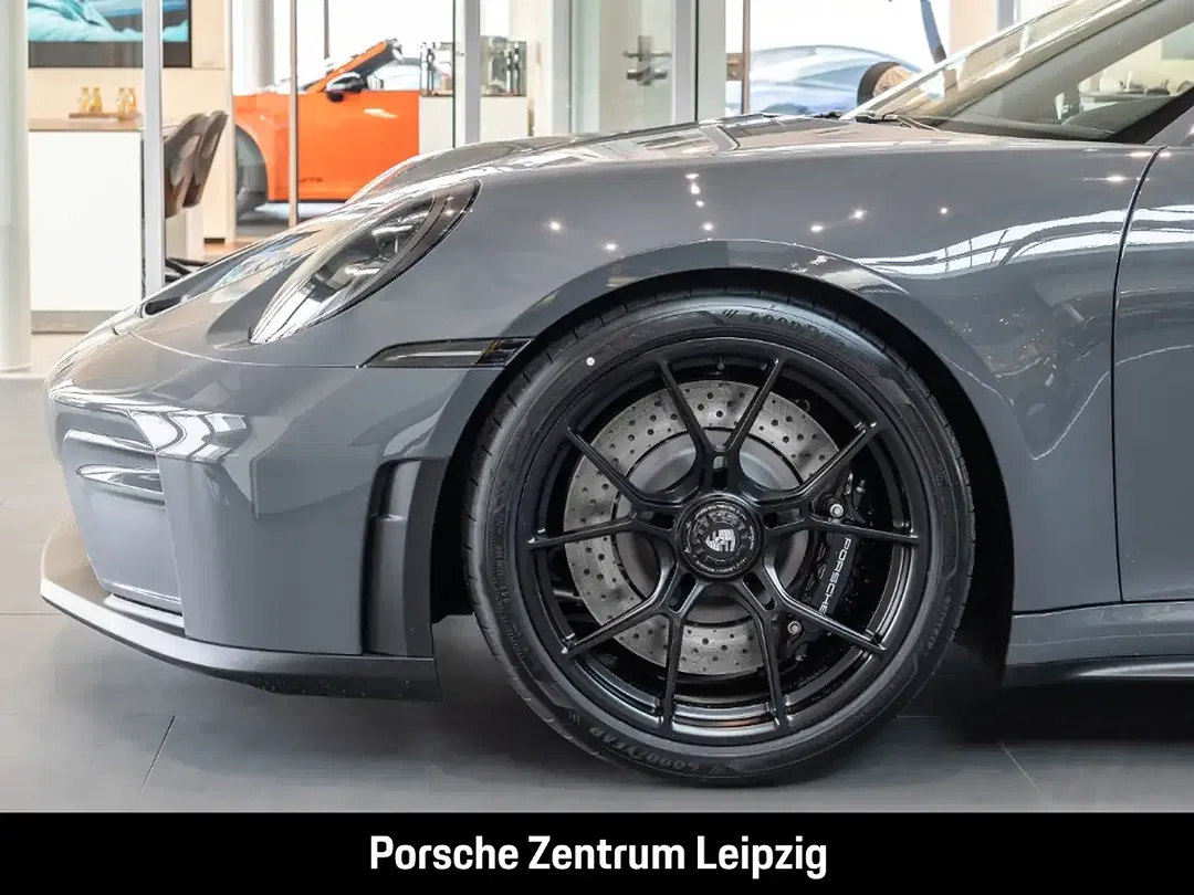 Porsche 992 - Thumbnail 7