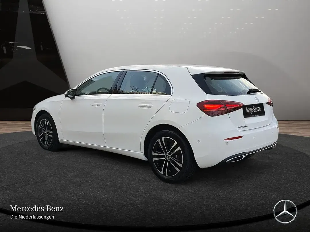 Mercedes-Benz A 250 - Thumbnail 9
