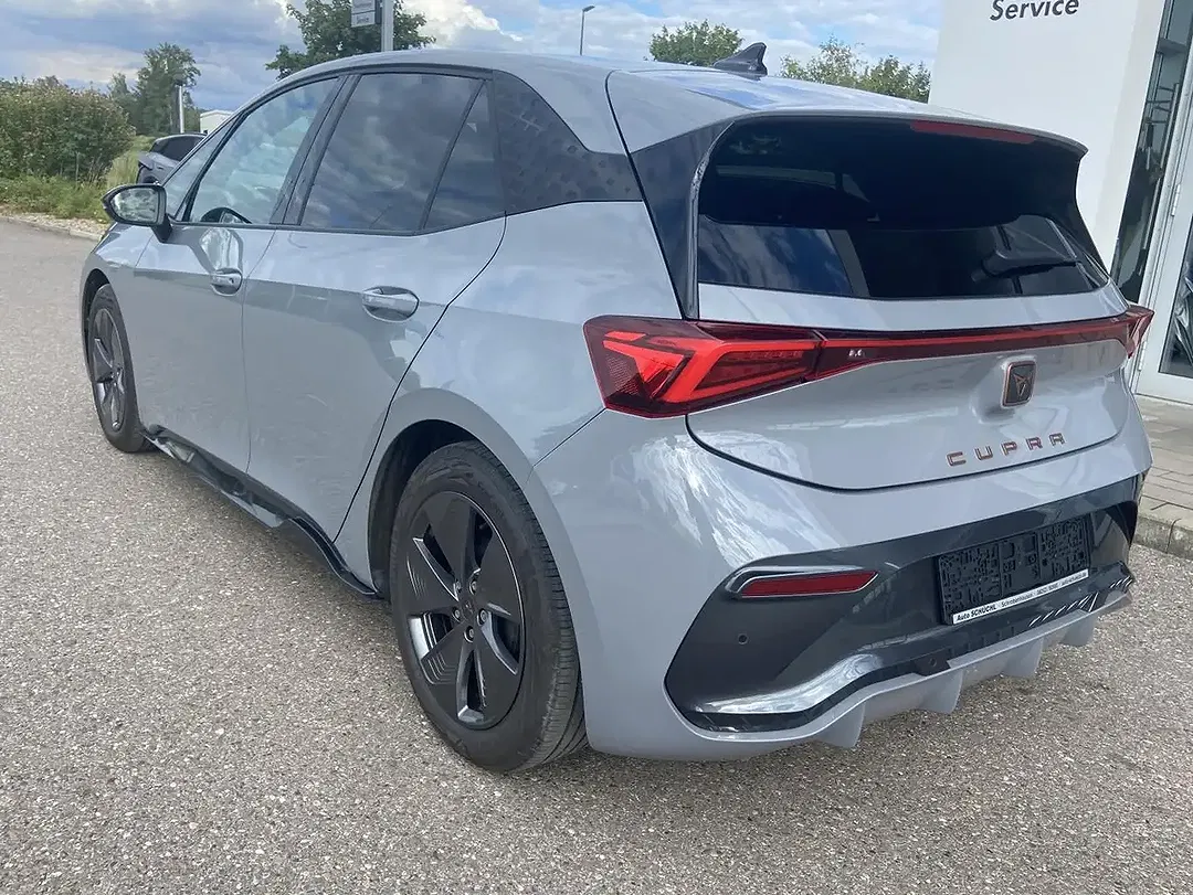 CUPRA Born - Thumbnail 3