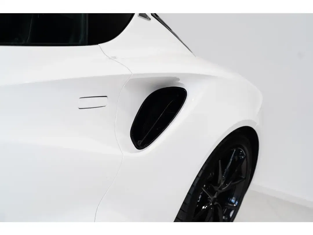 Lotus Emira - Thumbnail 13