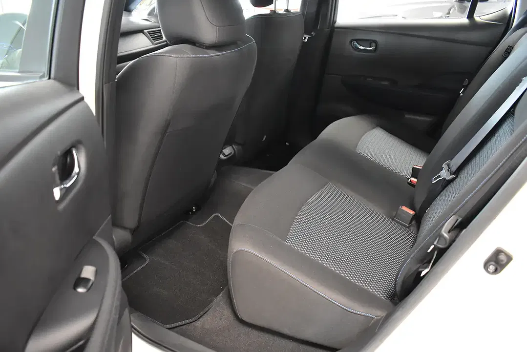 Nissan Leaf - Thumbnail 7