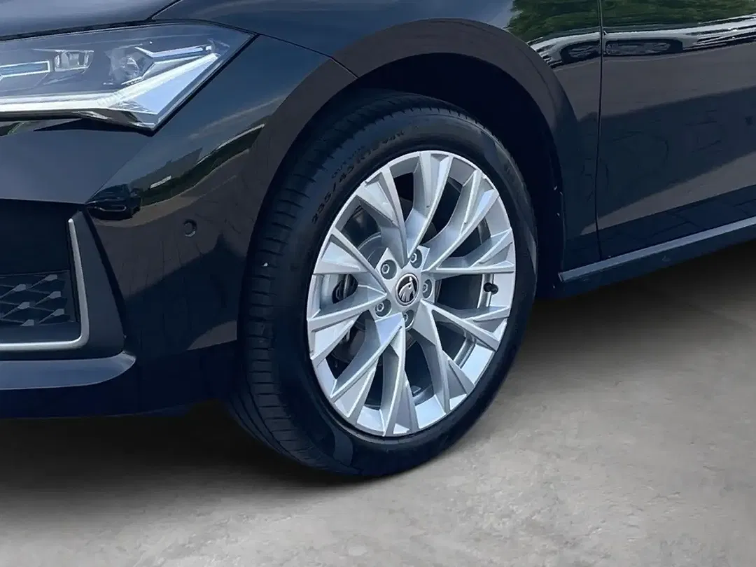 Skoda Superb - Thumbnail 6