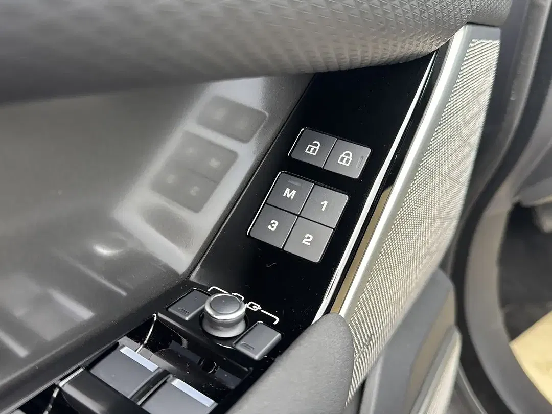 Land Rover Range Rover Velar Hybrid - foto 23