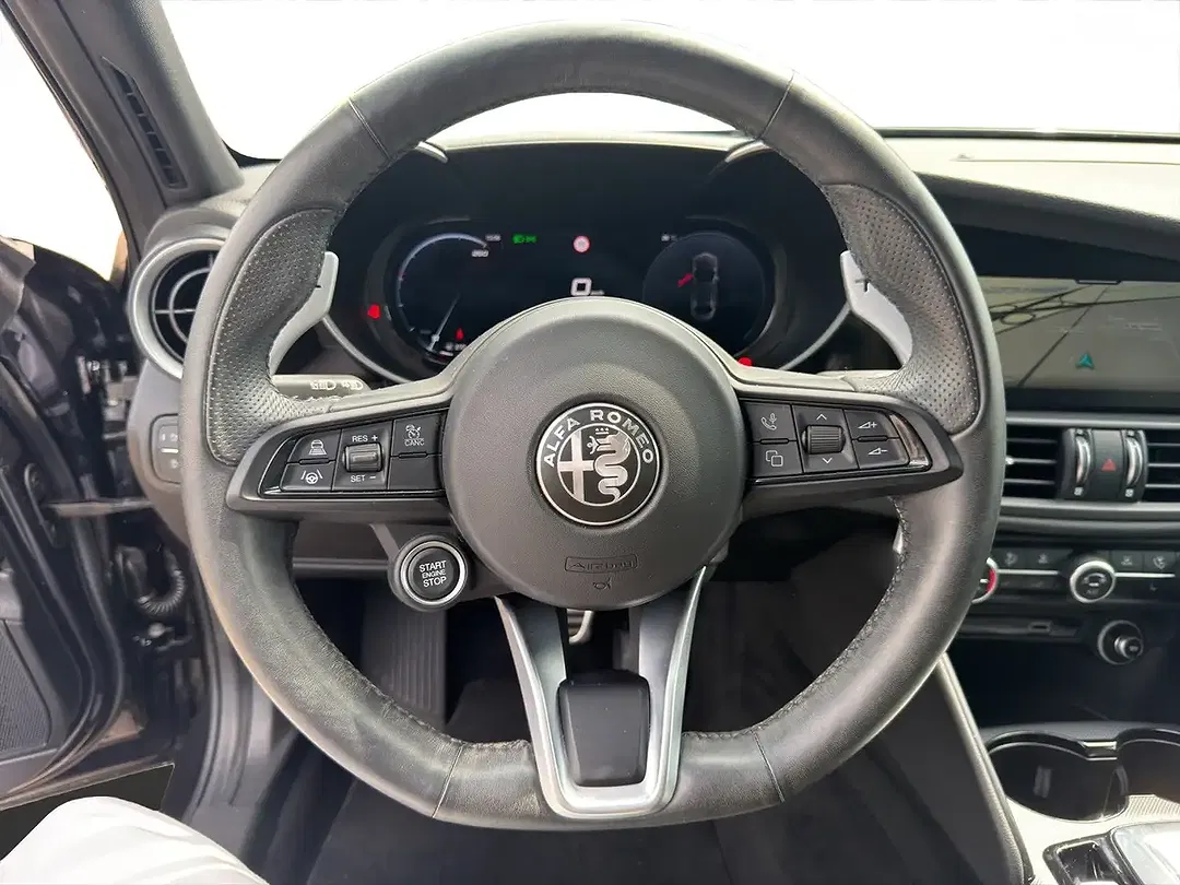 Alfa Romeo Giulia - Thumbnail 10