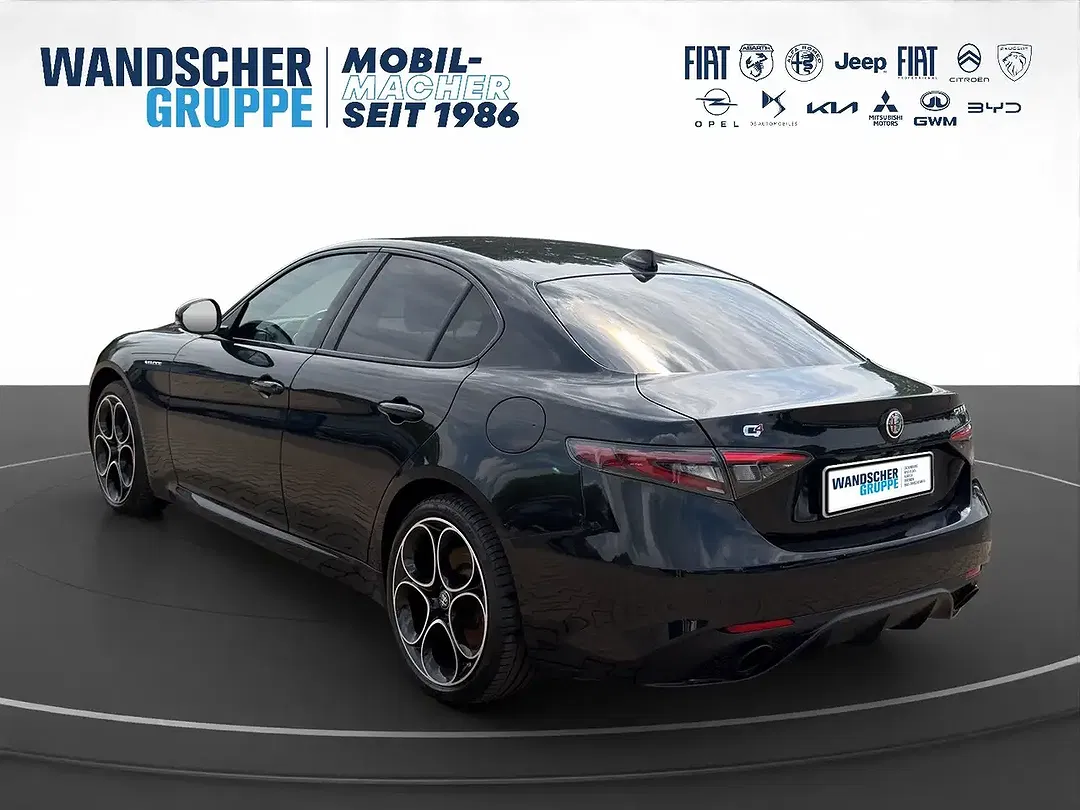 Alfa Romeo Giulia - Thumbnail 3