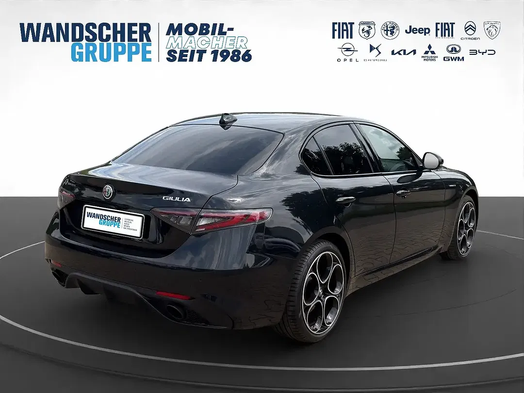Alfa Romeo Giulia - Thumbnail 5