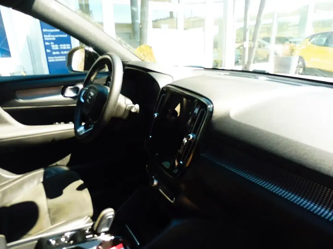 Volvo XC40 - Thumbnail 5